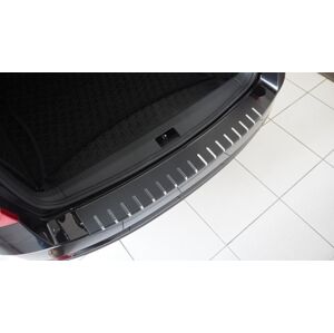 Ochranná lišta hrany kufru Škoda Octavia III. 2017-2020 (combi, carbonová folie)