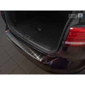 Ochranná lišta hrany kufru VW Passat B8 2015- (combi, tmavá)