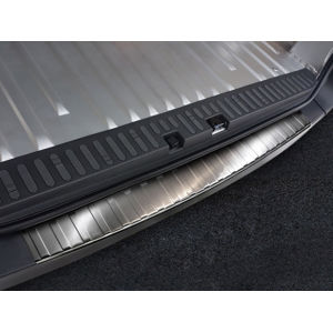 Ochranná lišta hrany kufru Nissan NV400 2010-2022 (matná)